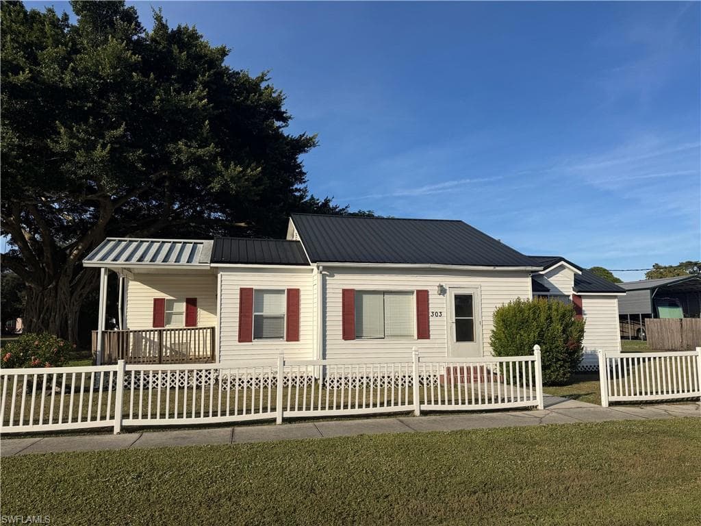 303 E Osceola AVE CLEWISTON, FL 33440
