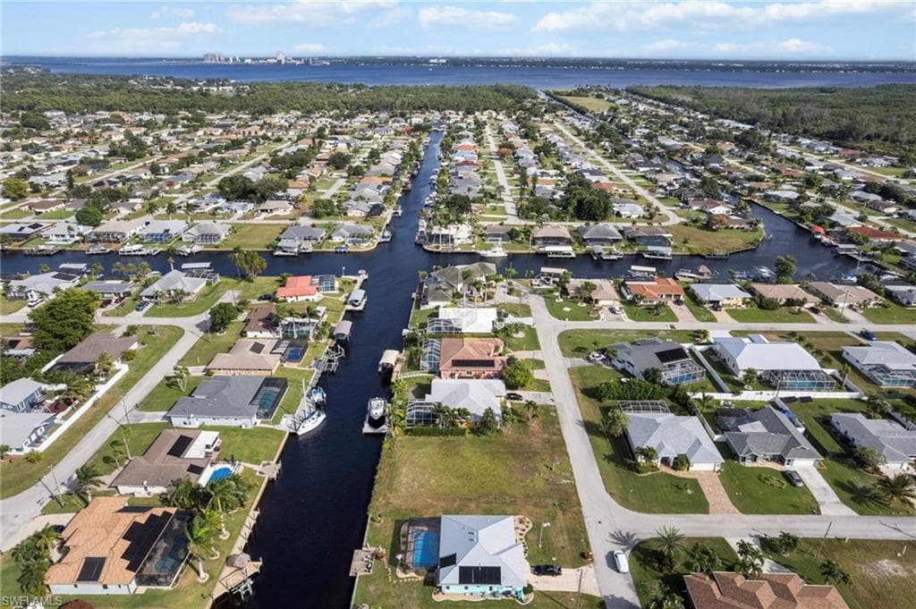 2021 SE 15th ST CAPE CORAL, FL 33990
