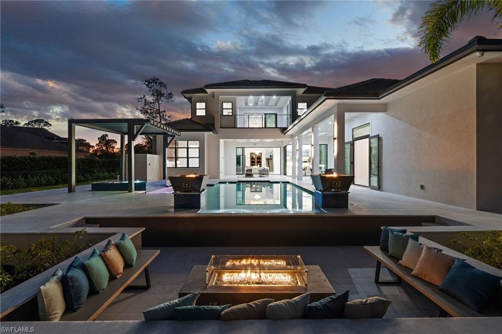 2272 Oakes BLVD NAPLES, FL 34119