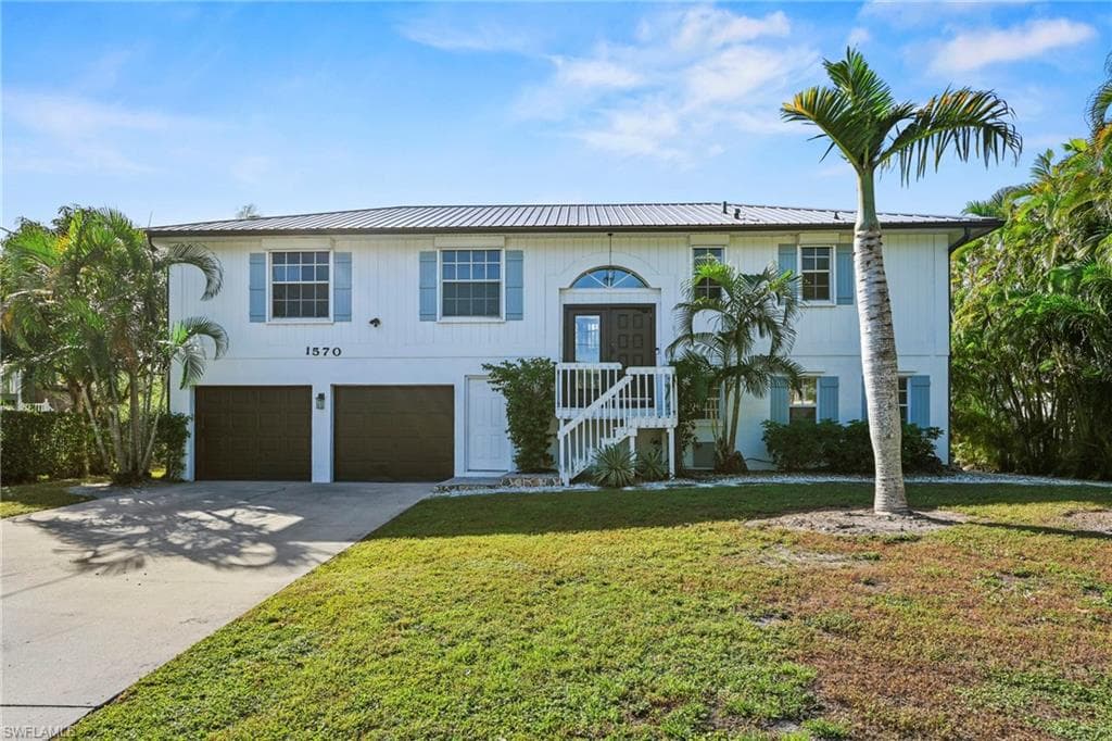 1570 Avion PL NAPLES, FL 34104
