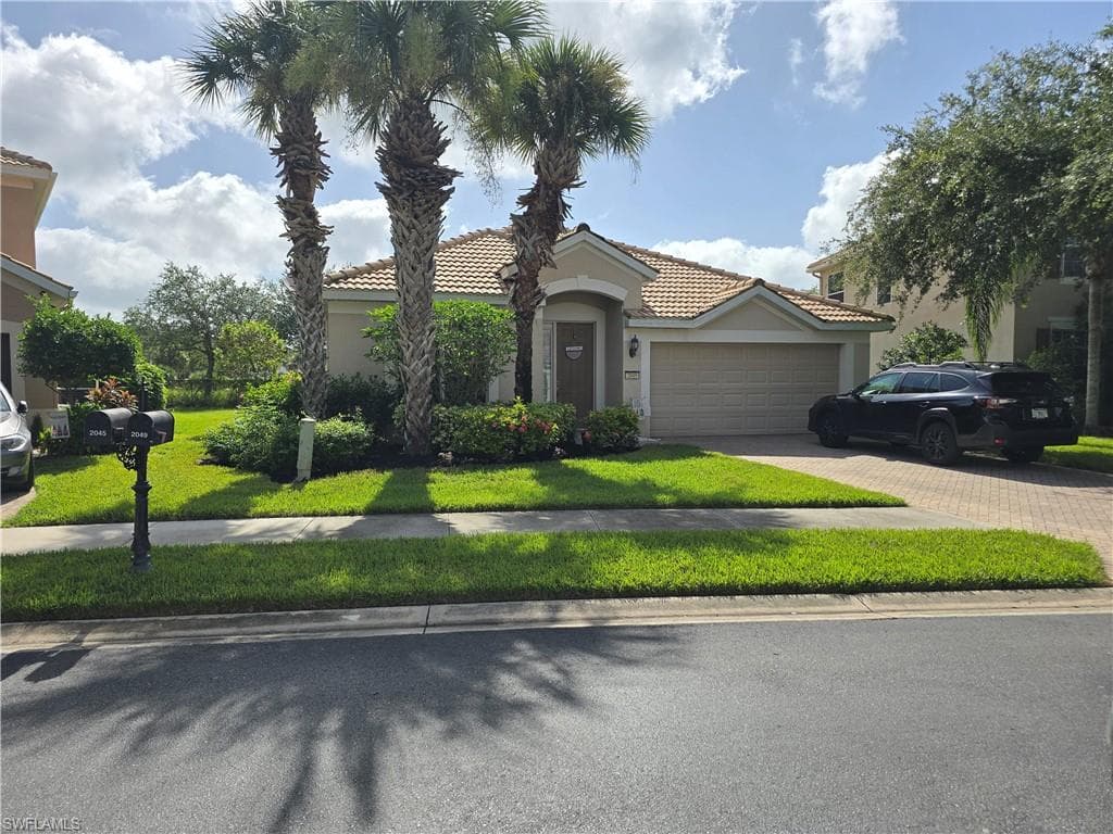 2049 Fairmont LN NAPLES, FL 34120