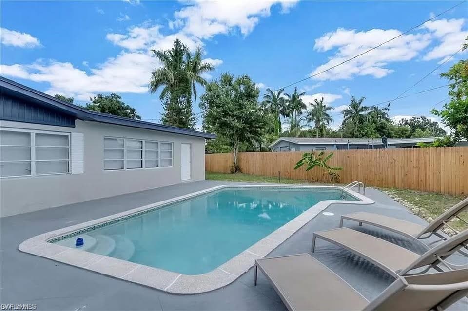 1675 Temple TER NORTH FORT MYERS, FL 33917