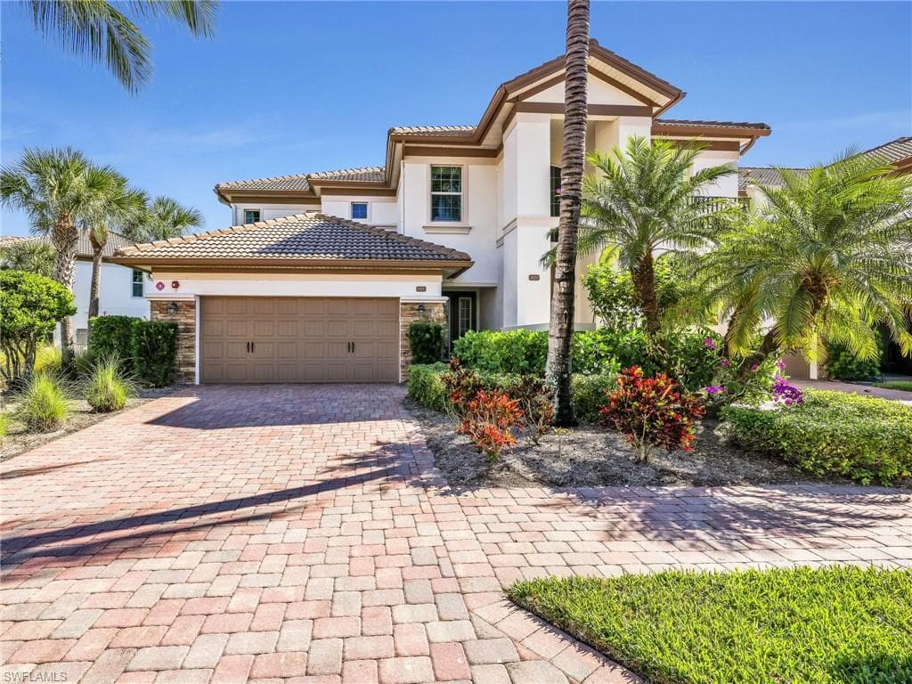 8060 Players Cove DR 101 NAPLES, FL 34113
