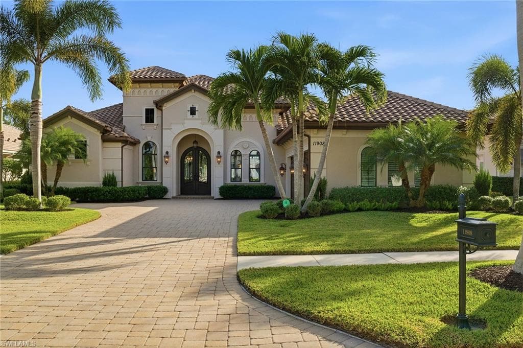 11908 Hedgestone CT NAPLES, FL 34120