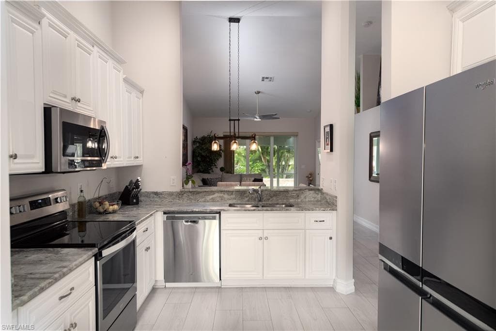 5433 Whitten DR 106 NAPLES, FL 34104