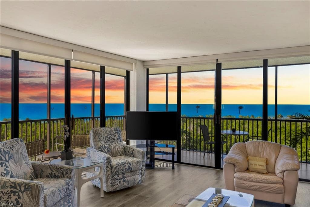 11 Bluebill AVE 702 NAPLES, FL 34108