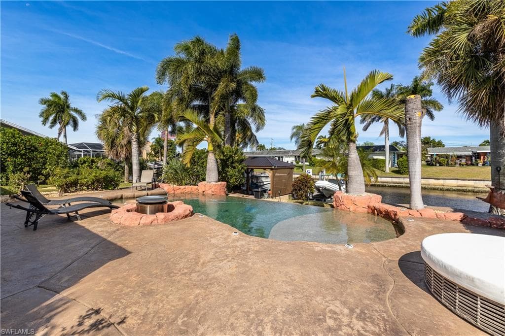 1301 SE 40th TER CAPE CORAL, FL 33904