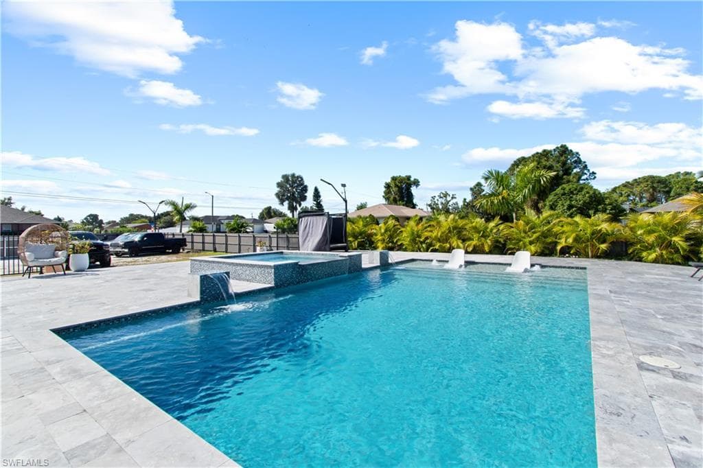 2919 8th ST W LEHIGH ACRES, FL 33971