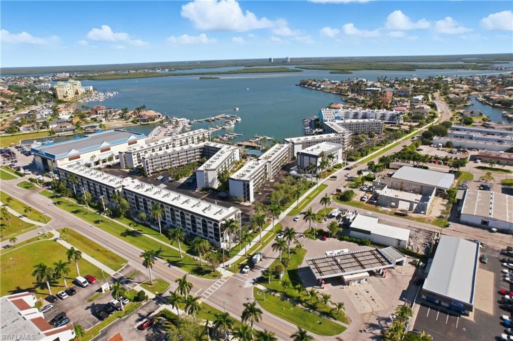 1011 Anglers CV H201 MARCO ISLAND, FL 34145