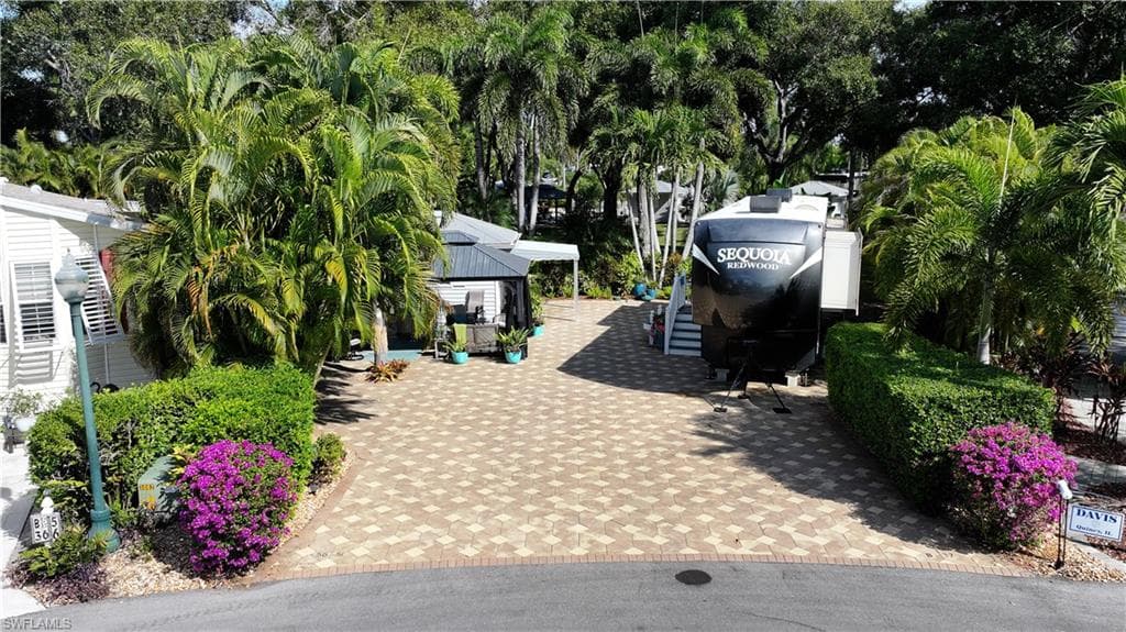 5651 Maplewood CT FORT MYERS, FL 33905