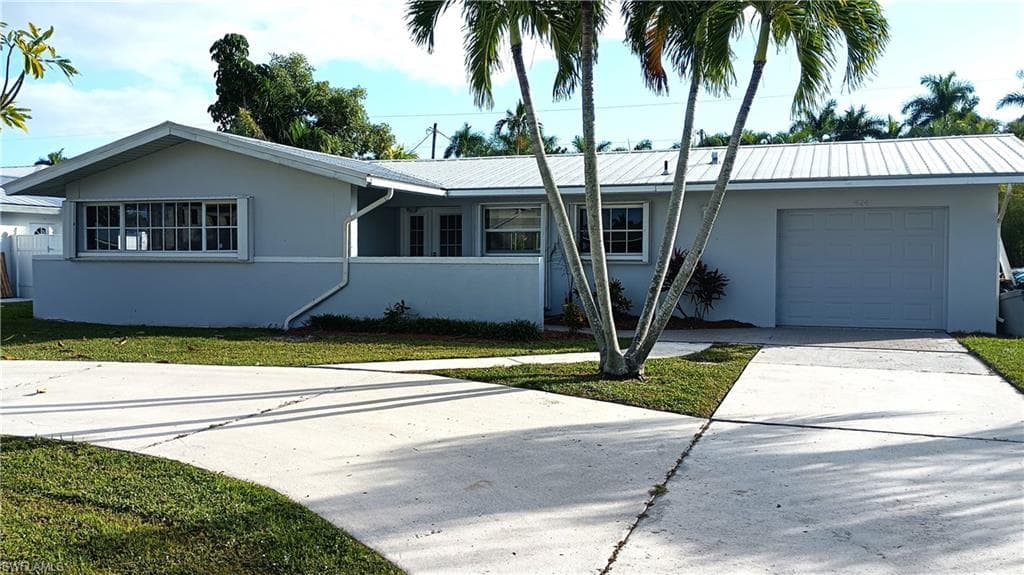 424 Bayshore DR CAPE CORAL, FL 33904