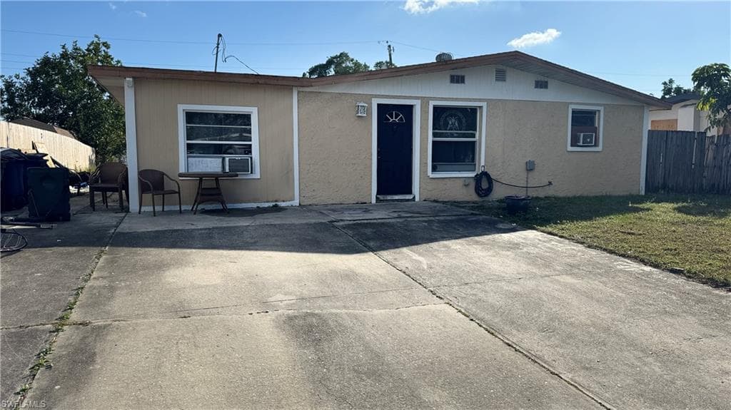 2184 Coronet ST FORT MYERS, FL 33907