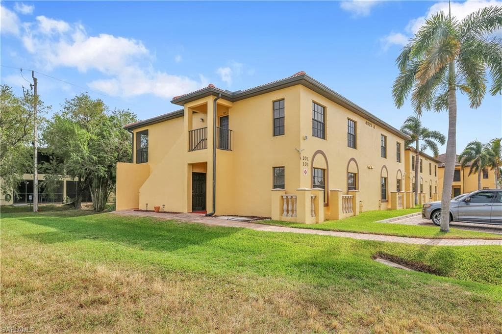 4921 SW 16th PL 201 CAPE CORAL, FL 33914
