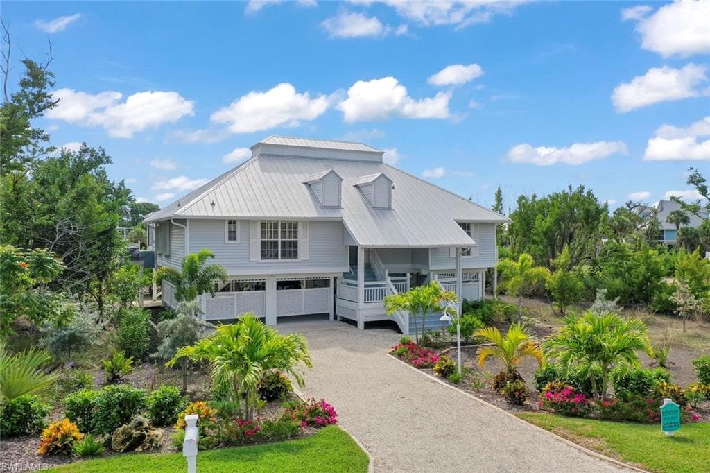 220 Daniel DR SANIBEL, FL 33957