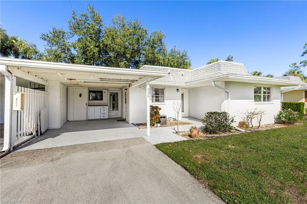 536 Pangola DR NORTH FORT MYERS, FL 33903