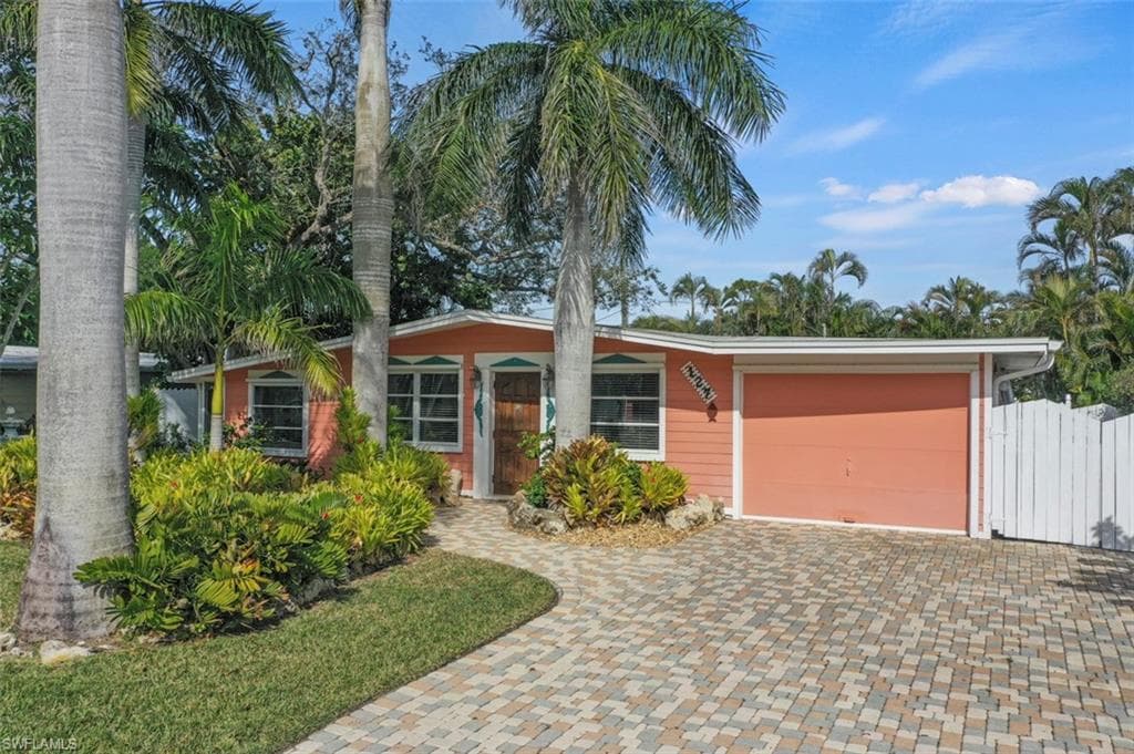 127 3rd ST BONITA SPRINGS, FL 34134