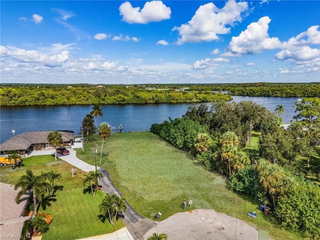 2190 River RD FORT MYERS, FL 33905