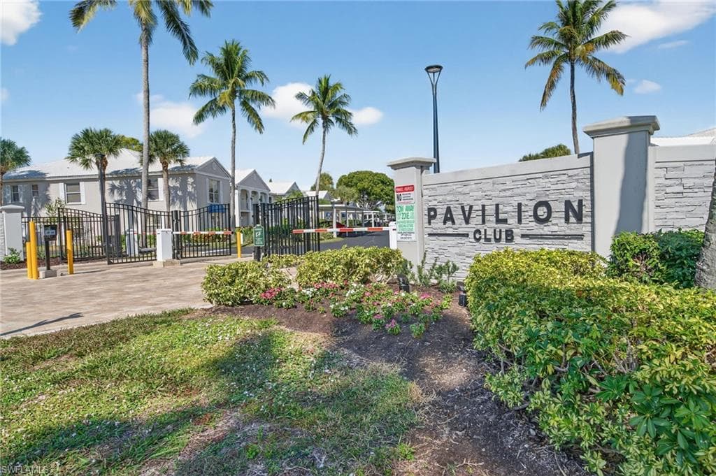 821 Gulf Pavilion DR 206 NAPLES, FL 34108