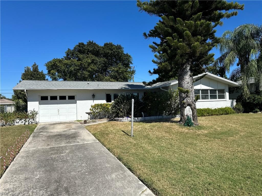 1401 SE 25th TER CAPE CORAL, FL 33904