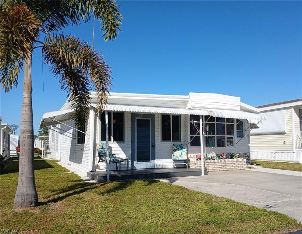 18 Fountain View BLVD NORTH FORT MYERS, FL 33903