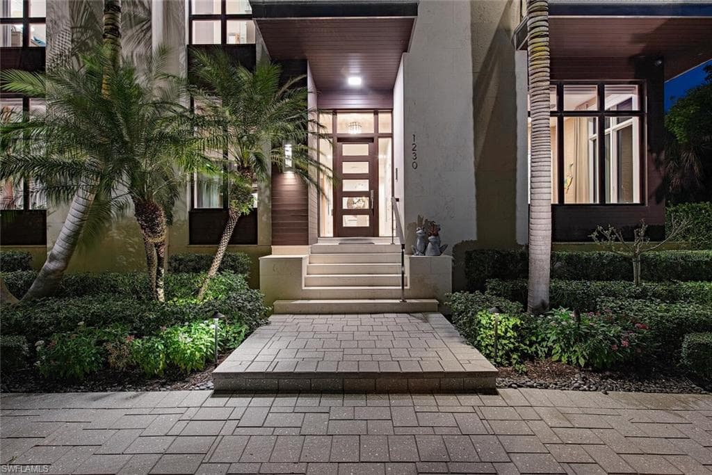 1230 Gulf Shore BLVD S NAPLES, FL 34102