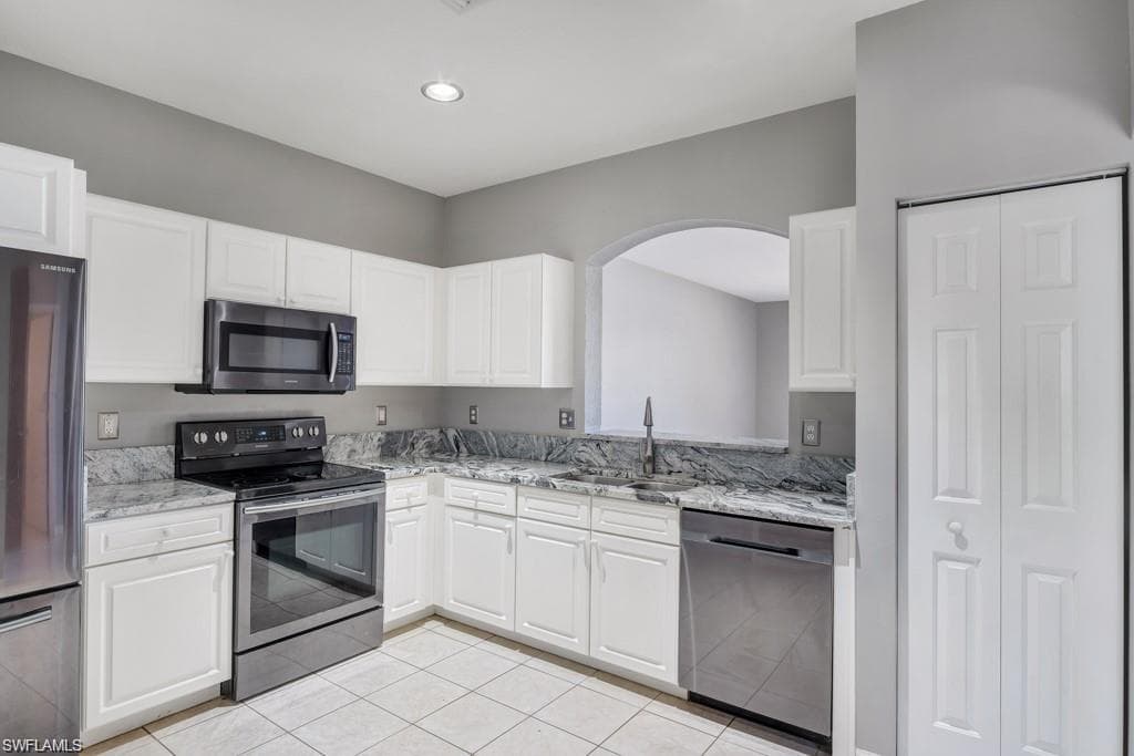 10030 Salina ST FORT MYERS, FL 33905