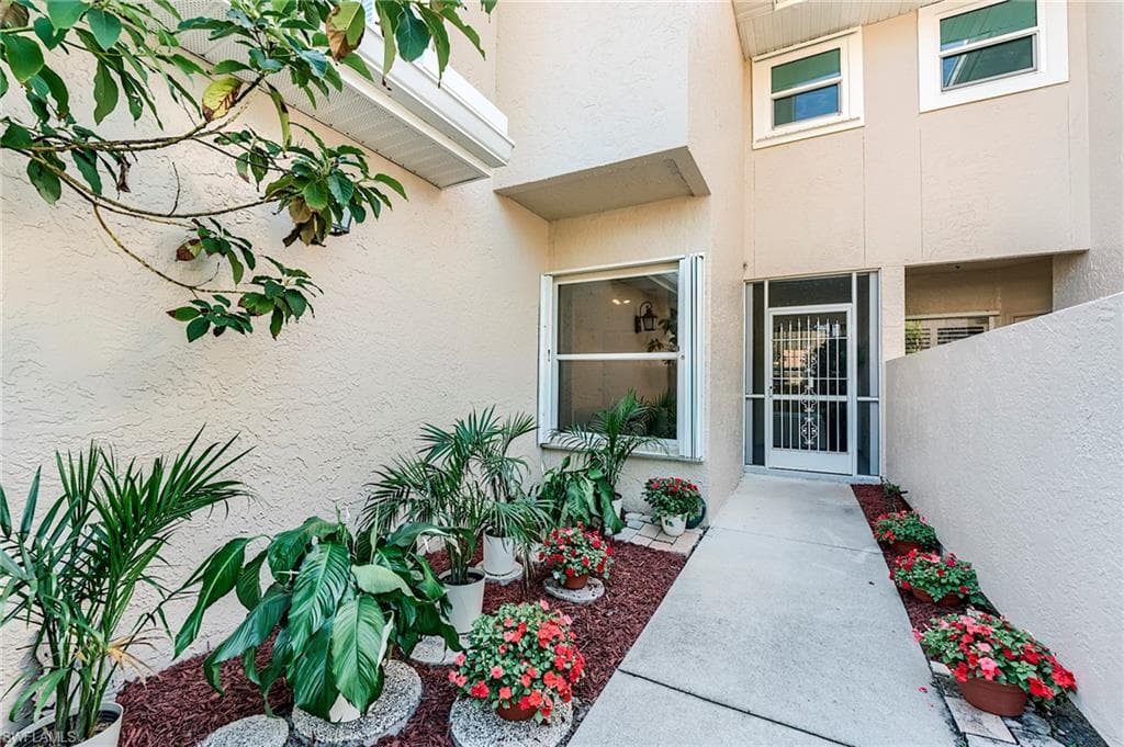 419 Emerald Bay CIR B6 NAPLES, FL 34110