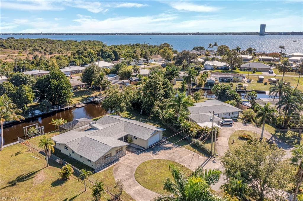 1366 Sunrise DR NORTH FORT MYERS, FL 33917