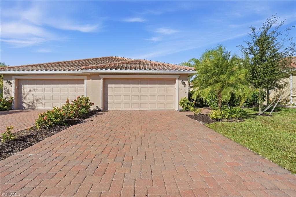2617 Vine AVE NAPLES, FL 34120