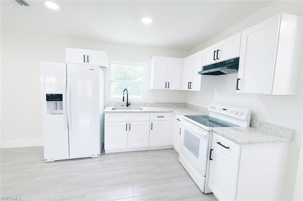 581 Wood AVE FORT MYERS, FL 33905
