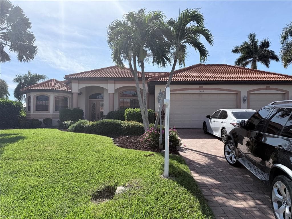 1224 SW 53rd TER CAPE CORAL, FL 33914