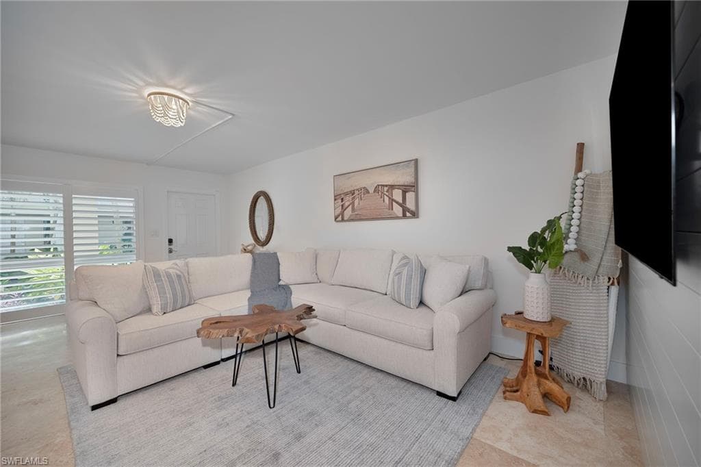 1950 Gulf Shore BLVD N 108 NAPLES, FL 34102
