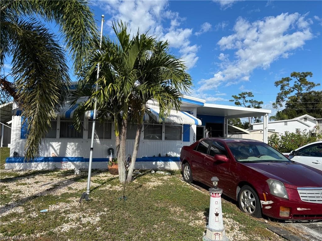 123 Torch LN NORTH FORT MYERS, FL 33917