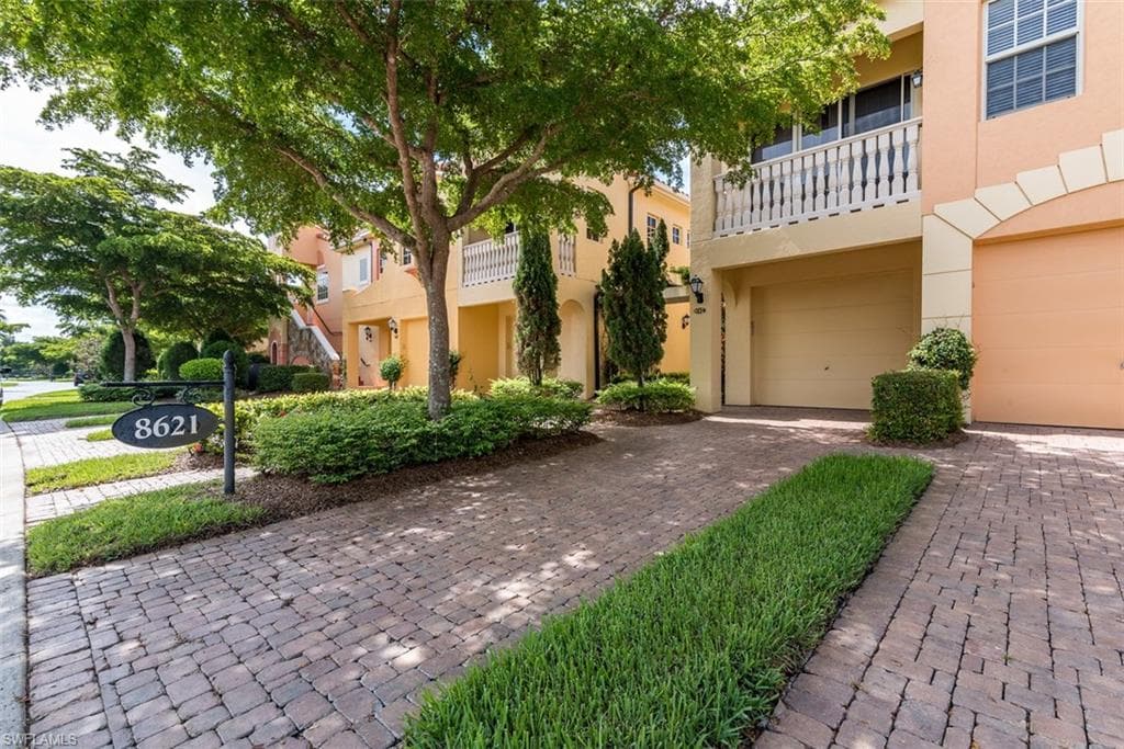 8621 Piazza Del Lago CIR 206 ESTERO, FL 33928