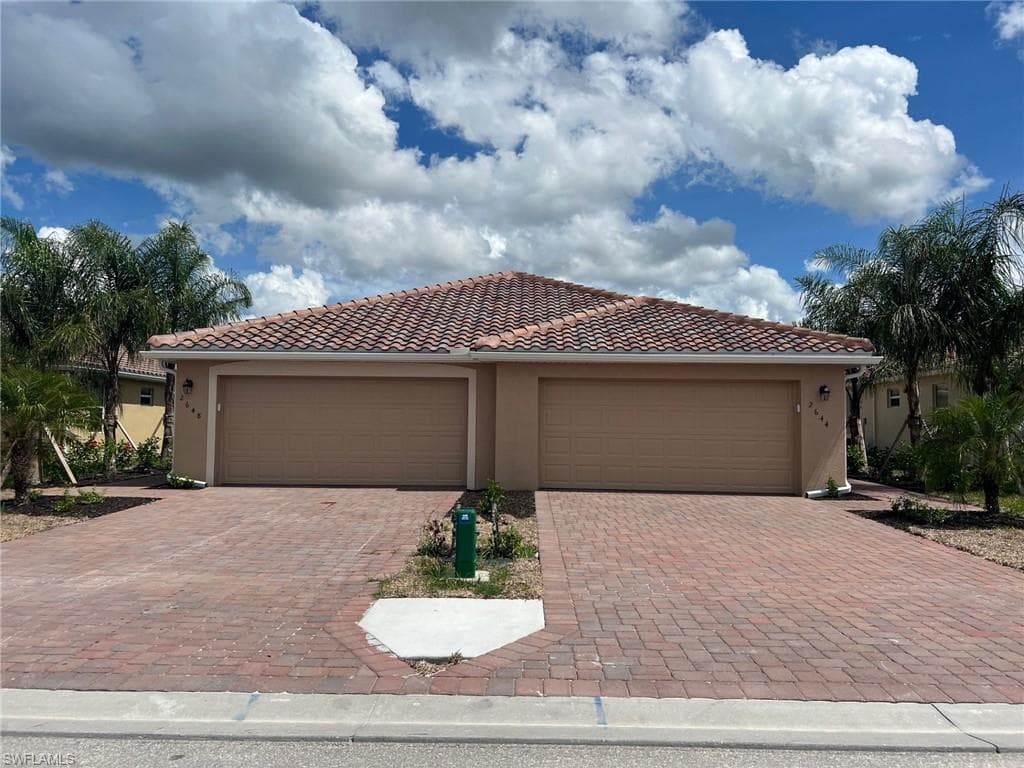 2648 Vine AVE NAPLES, FL 34120
