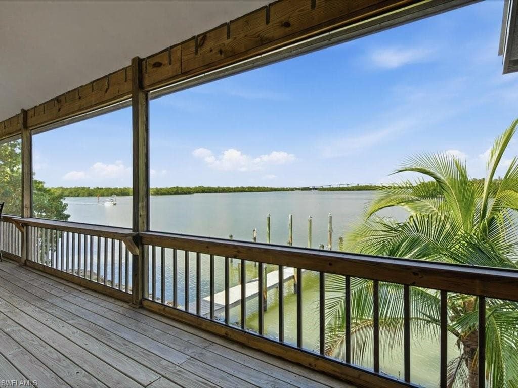 230 Harbor PL N GOODLAND, FL 34140