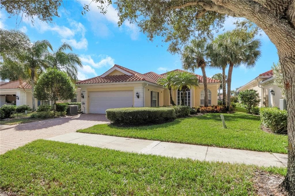 3888 Valentia WAY NAPLES, FL 34119
