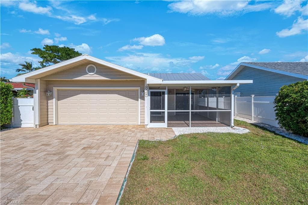 825 93rd AVE N NAPLES, FL 34108