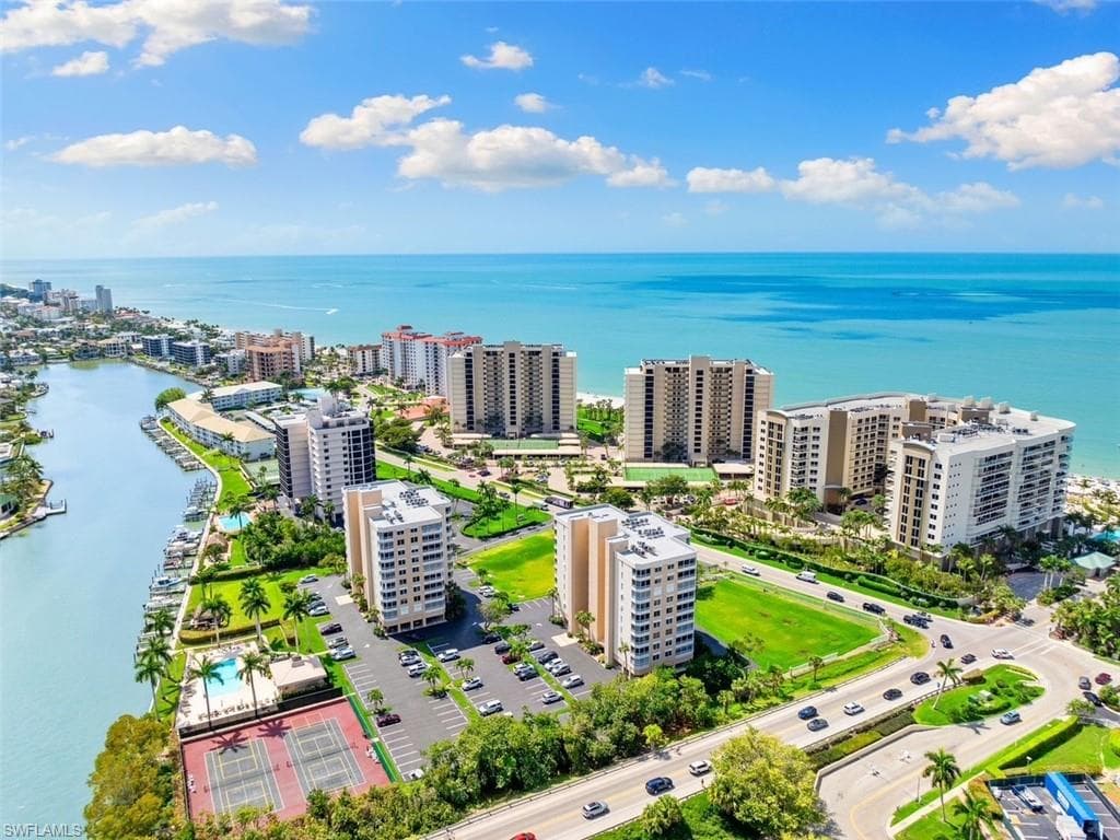 11118 Gulfshore 203 NAPLES, FL 34108