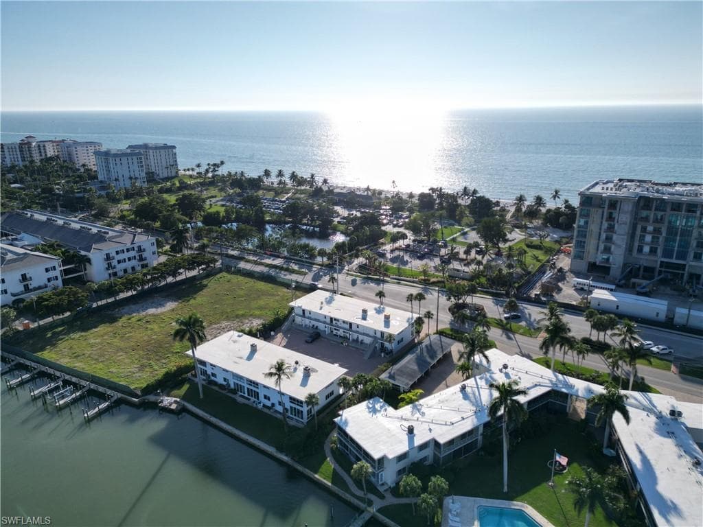 1550 Gulf Shore BLVD N W4 NAPLES, FL 34102
