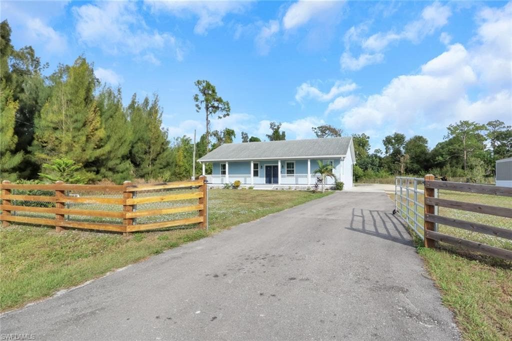 8117 Breeze DR NORTH FORT MYERS, FL 33917