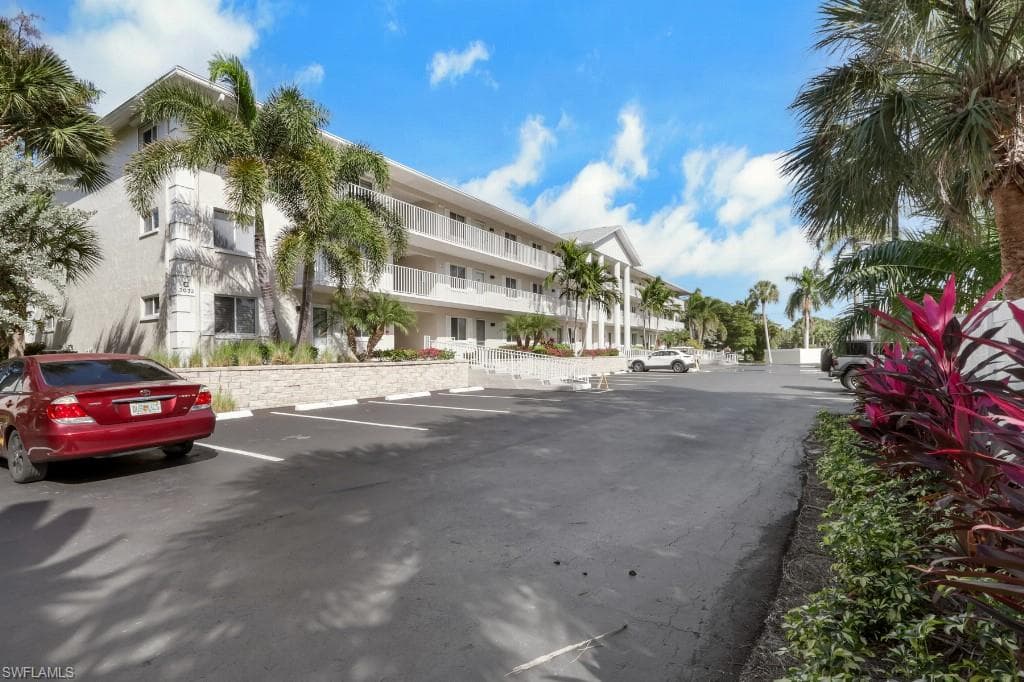 3032 Sandpiper Bay CIR G301 NAPLES, FL 34112