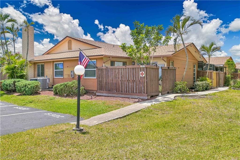 6320 Royal Woods DR FORT MYERS, FL 33908