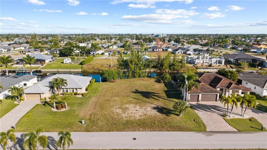 1613 SW 28th TER CAPE CORAL, FL 33914