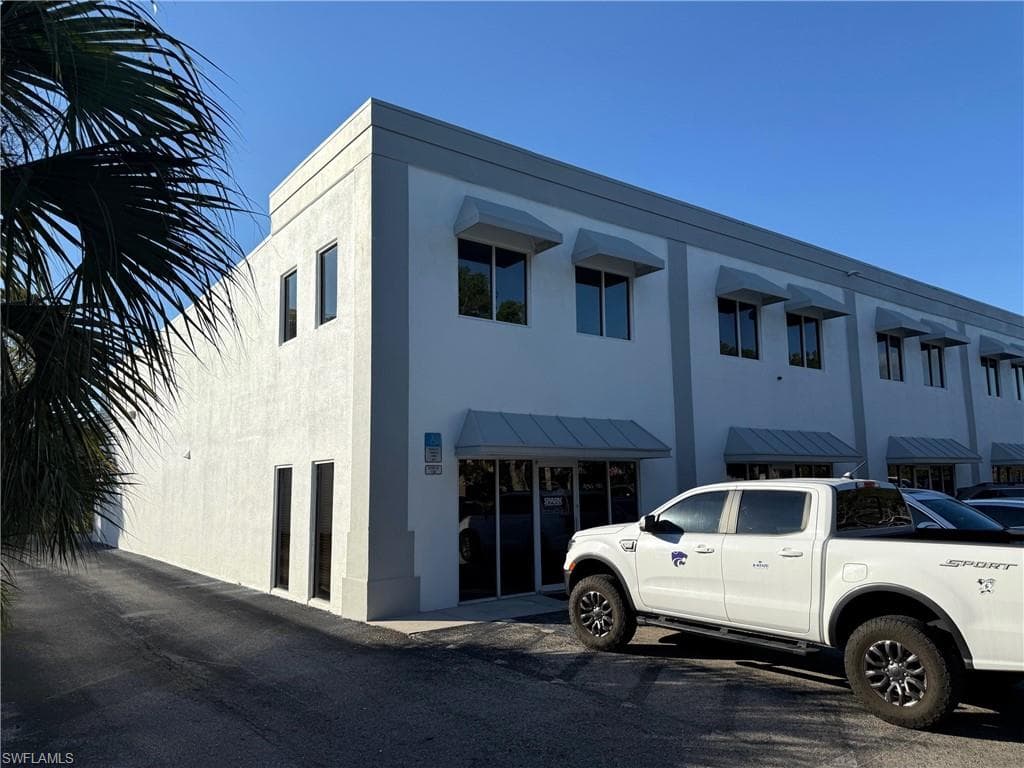 1085 Business LN 1 NAPLES, FL 34110