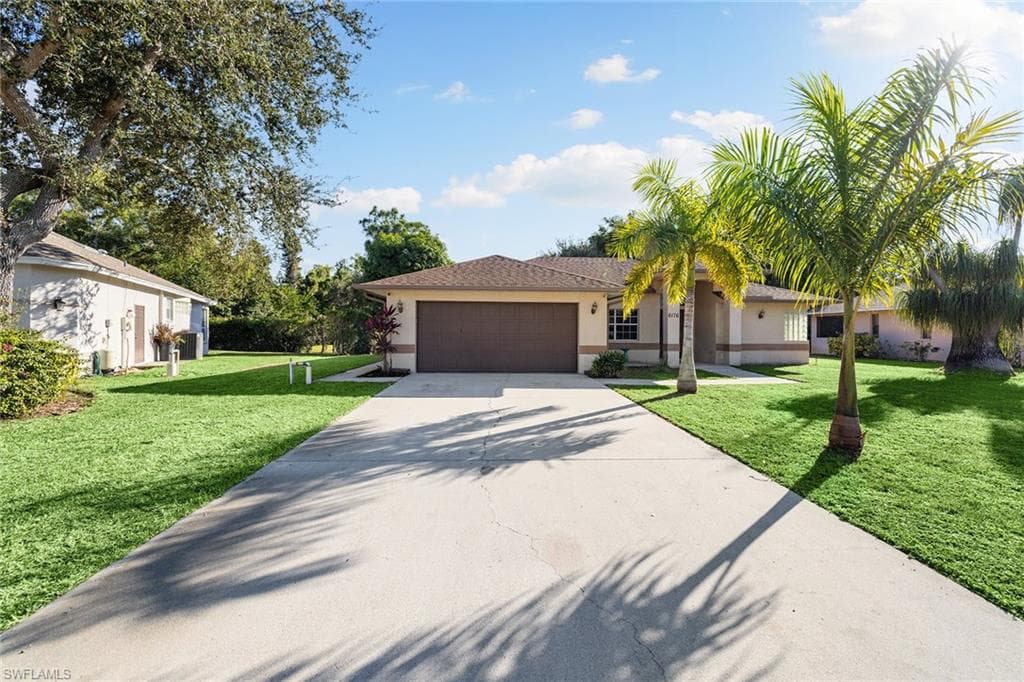 6176 Woodstone DR NAPLES, FL 34112