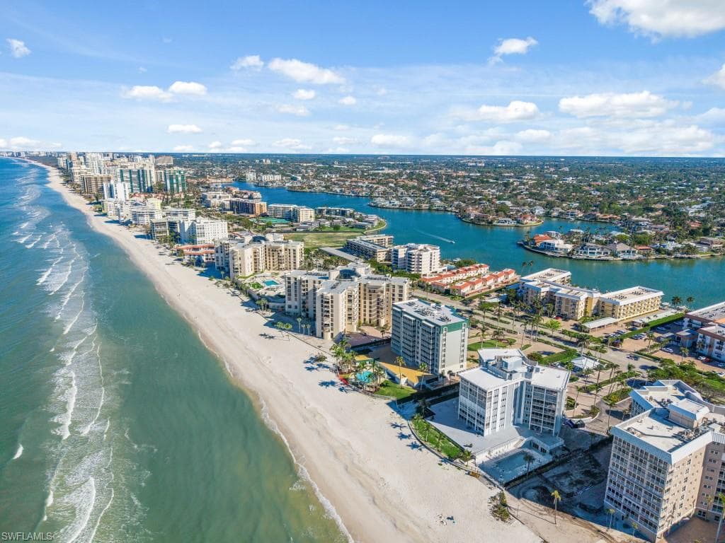 3000 Gulf Shore BLVD N 202 NAPLES, FL 34103