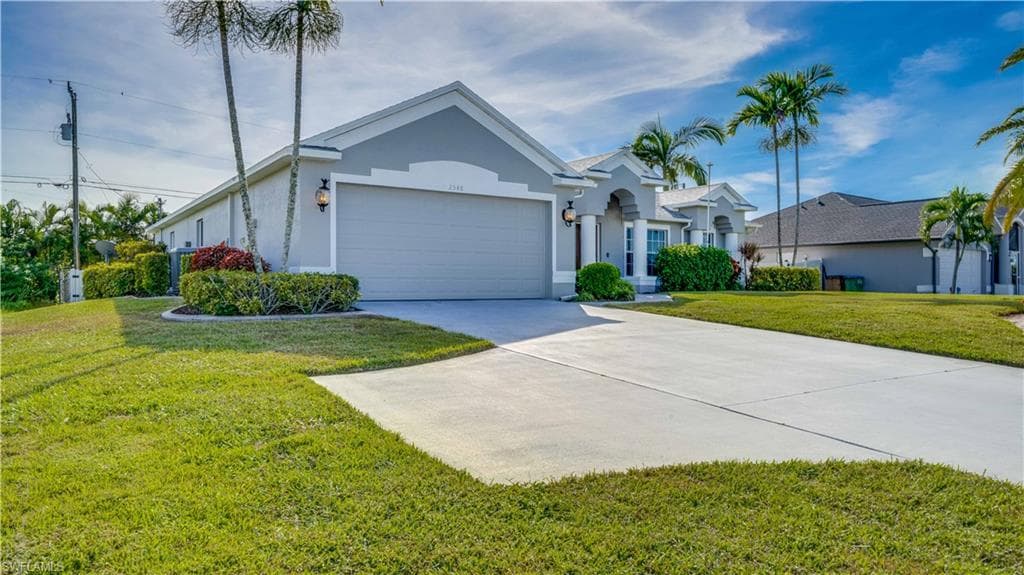 2548 Gleason PKWY CAPE CORAL, FL 33914