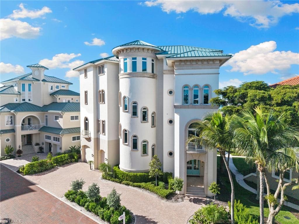 105 Felipe LN BONITA SPRINGS, FL 34134