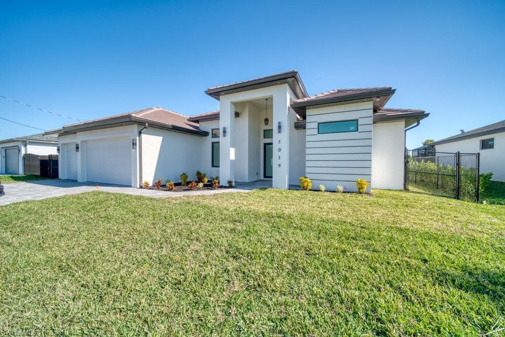 1019 SW 8th CT CAPE CORAL, FL 33991